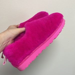 NEVER WORN, New! UGG Classic Cozy Bootie, fuzzy Pink “Rock Rose”-  size 8